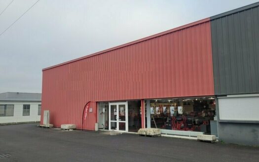 L LOCAL D'ACTIVITES de 500 m²