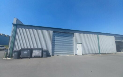 L LOCAL D'ACTIVITES de 219 m²