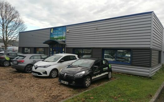 L LOCAL D'ACTIVITES de 400 m²