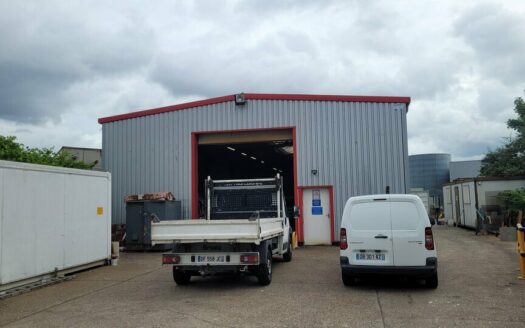 L LOCAL D'ACTIVITES de 350 m²