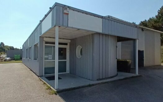 L LOCAL D'ACTIVITES de 312 m²