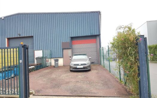 L LOCAL D'ACTIVITES de 120 m²