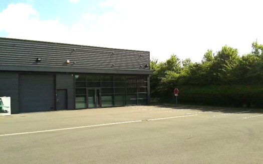 L LOCAL COMMERCIAL de 350 m²