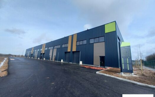 V LOCAL D'ACTIVITES de 230 m²
