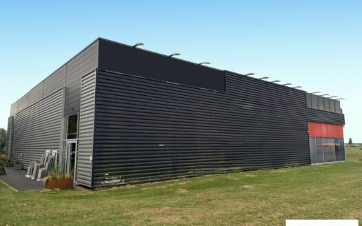 L LOCAL D'ACTIVITES de 830 m²