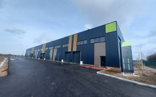 V LOCAL D'ACTIVITES de 230 m²