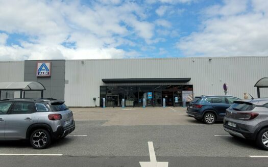 L LOCAL COMMERCIAL de 1980 m²