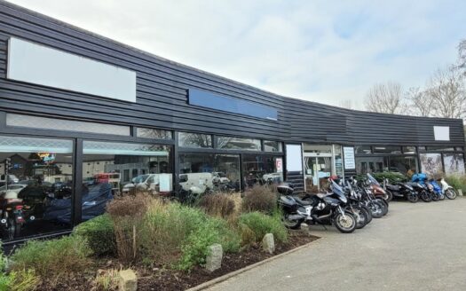 L LOCAL COMMERCIAL de 673 m²