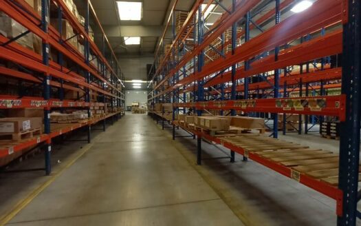 L ENTREPOT de 10250 m²