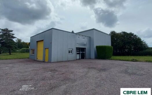 V LOCAL D'ACTIVITES de 500 m²