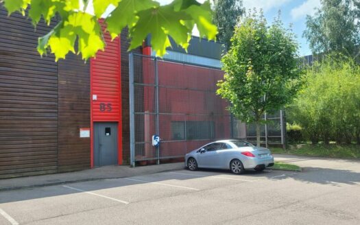 L LOCAL D'ACTIVITES de 174 m²