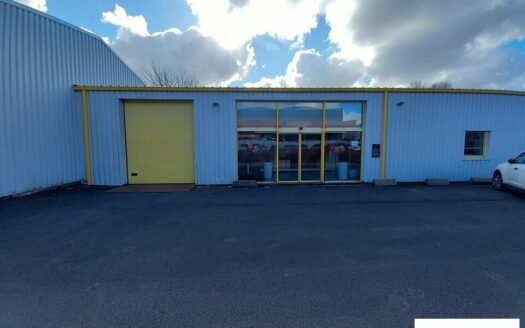 L LOCAL D'ACTIVITES de 387 m²