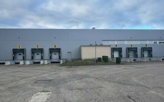 L ENTREPOT de 10610 m²