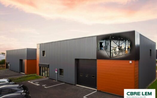 L LOCAL D'ACTIVITES de 470 m²