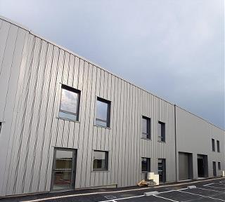 V LOCAL D'ACTIVITES de 306 m²