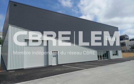 L LOCAL D'ACTIVITES de 400 m²