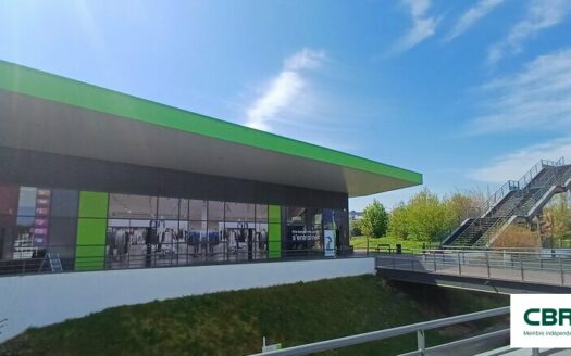 L LOCAL COMMERCIAL de 506.7 m²