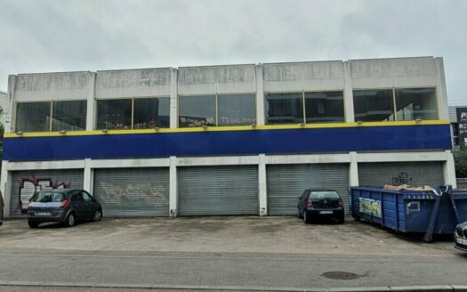 L LOCAL D'ACTIVITES de 1133 m²