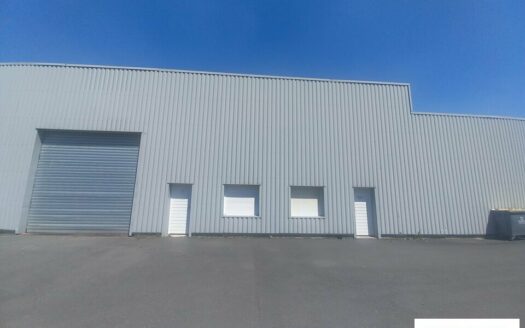 L LOCAL D'ACTIVITES de 219 m²