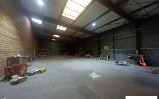 L LOCAL D'ACTIVITES de 375 m²