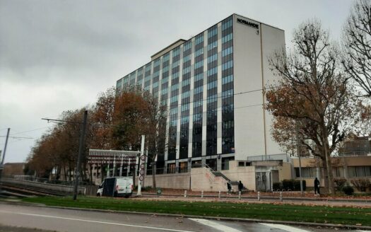 L BUREAUX de 2681.4 m²