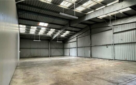 L LOCAL D'ACTIVITES de 340 m²