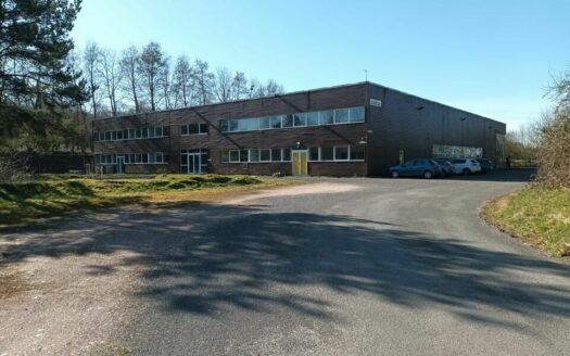 L LOCAL D'ACTIVITES de 2402 m²