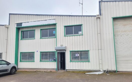 L LOCAL D'ACTIVITES de 520 m²