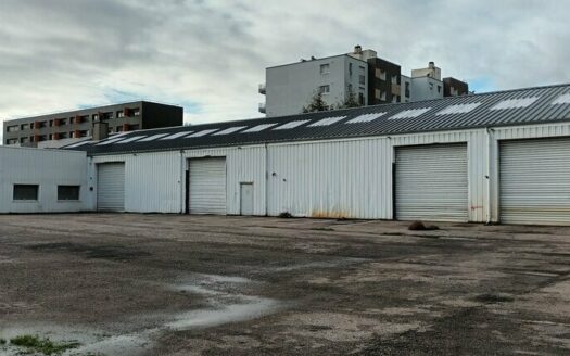 L LOCAL D'ACTIVITES de 958 m²