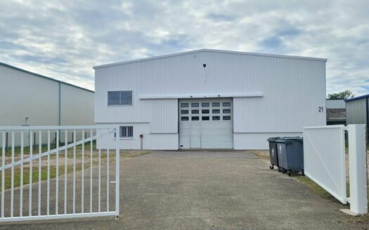 L LOCAL D'ACTIVITES de 860 m²