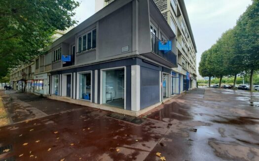 L LOCAL COMMERCIAL de 160 m²