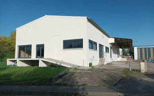 L LOCAL D'ACTIVITES de 260 m²