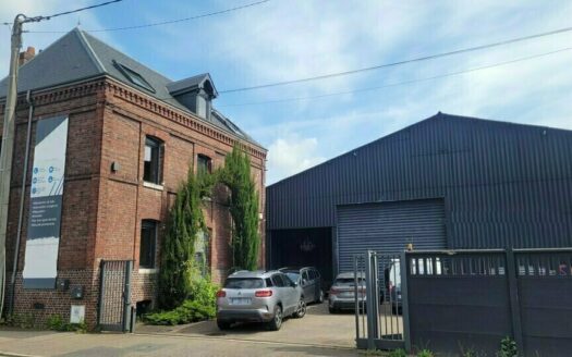 L LOCAL D'ACTIVITES de 787 m²