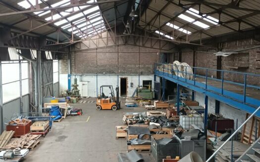 L LOCAL D'ACTIVITES de 855 m²