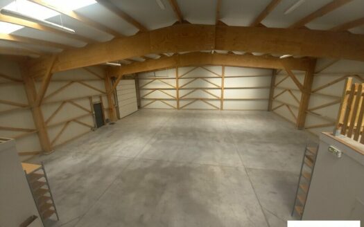L LOCAL D'ACTIVITES de 621 m²
