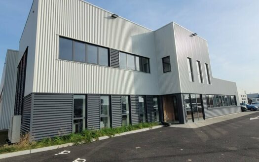 L LOCAL D'ACTIVITES de 3534 m²