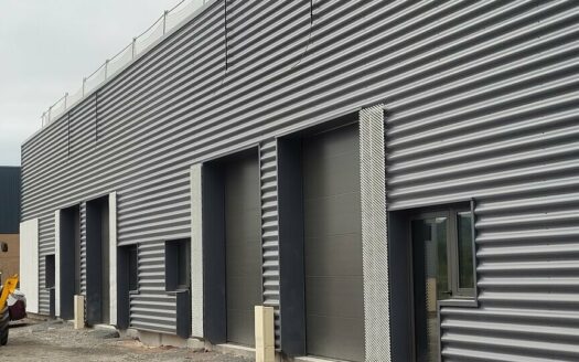 L LOCAL D'ACTIVITES de 159 m²