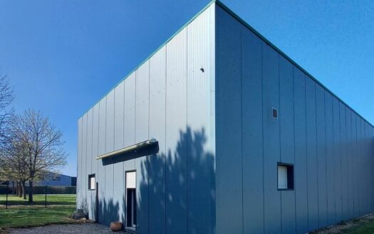 L LOCAL D'ACTIVITES de 204 m²