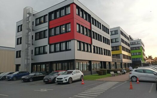 L BUREAUX de 1587 m²