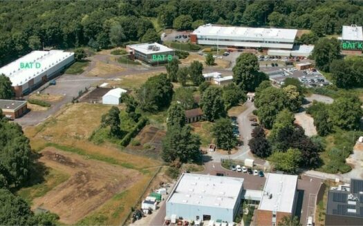 L LOCAL D'ACTIVITES de 7492 m²