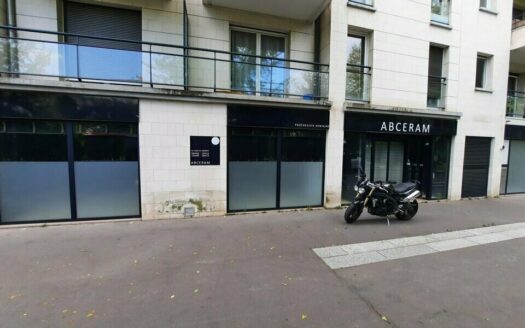 L LOCAL COMMERCIAL de 245 m²