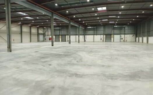 L ENTREPOT de 10610 m²