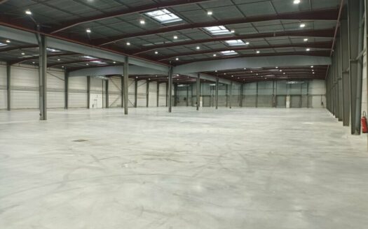 L ENTREPOT de 10610 m²
