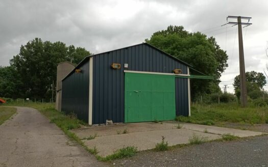 L LOCAL D'ACTIVITES de 107 m²