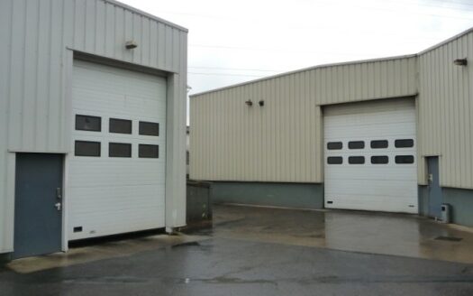 L LOCAL D'ACTIVITES de 594 m²