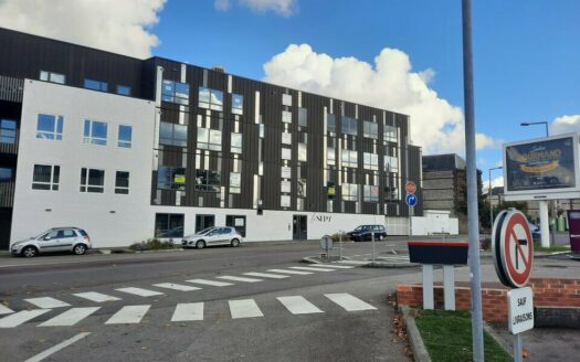 L BUREAUX de 217.7 m²