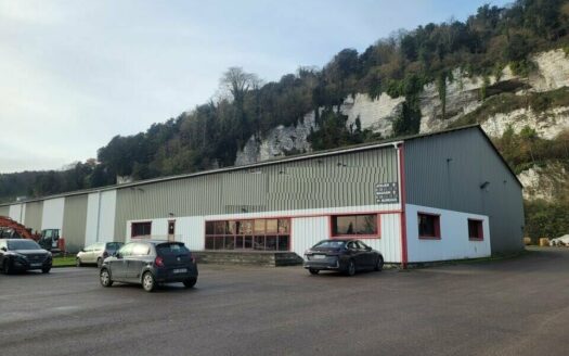 V LOCAL D'ACTIVITES de 2520 m²