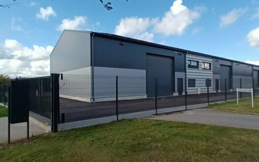 L LOCAL D'ACTIVITES de 1000 m²