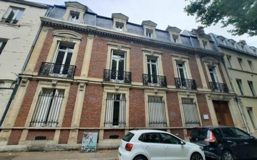 L BUREAUX de 704.13 m²