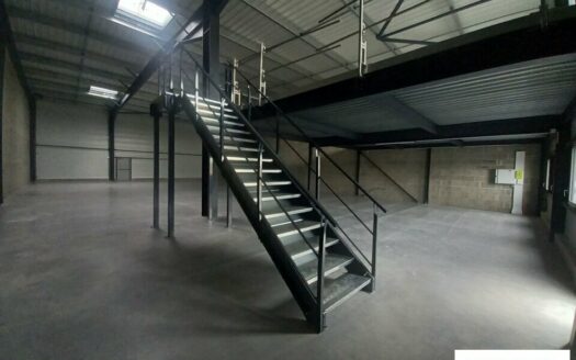 V LOCAL D'ACTIVITES de 481 m²